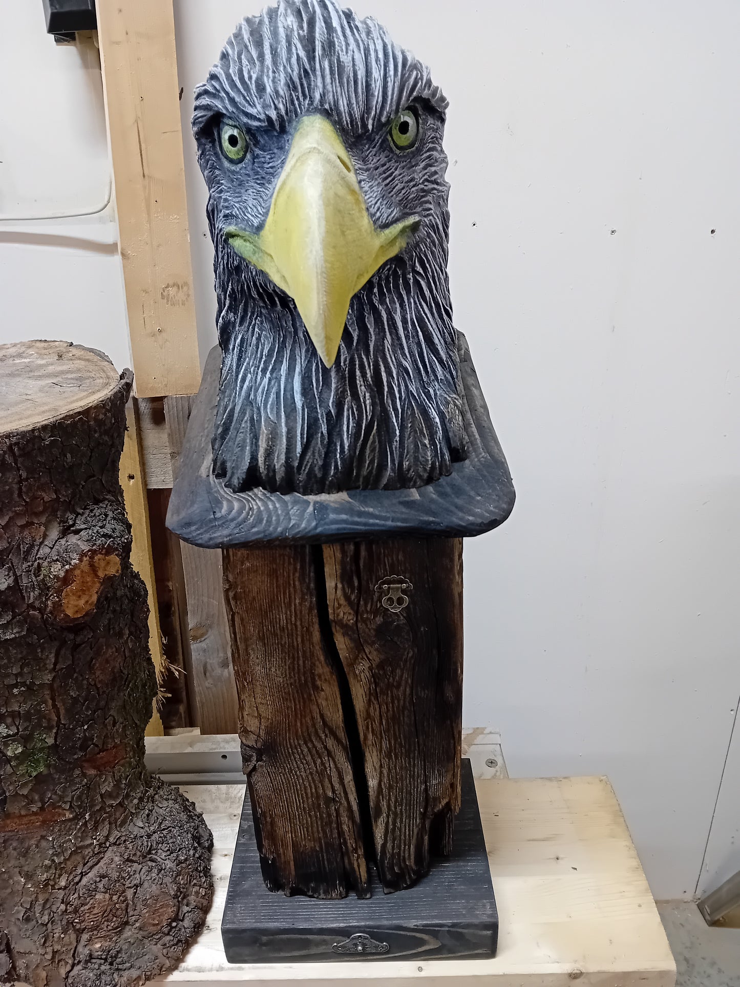 Shadow – Håndskåret Ørneskulptur