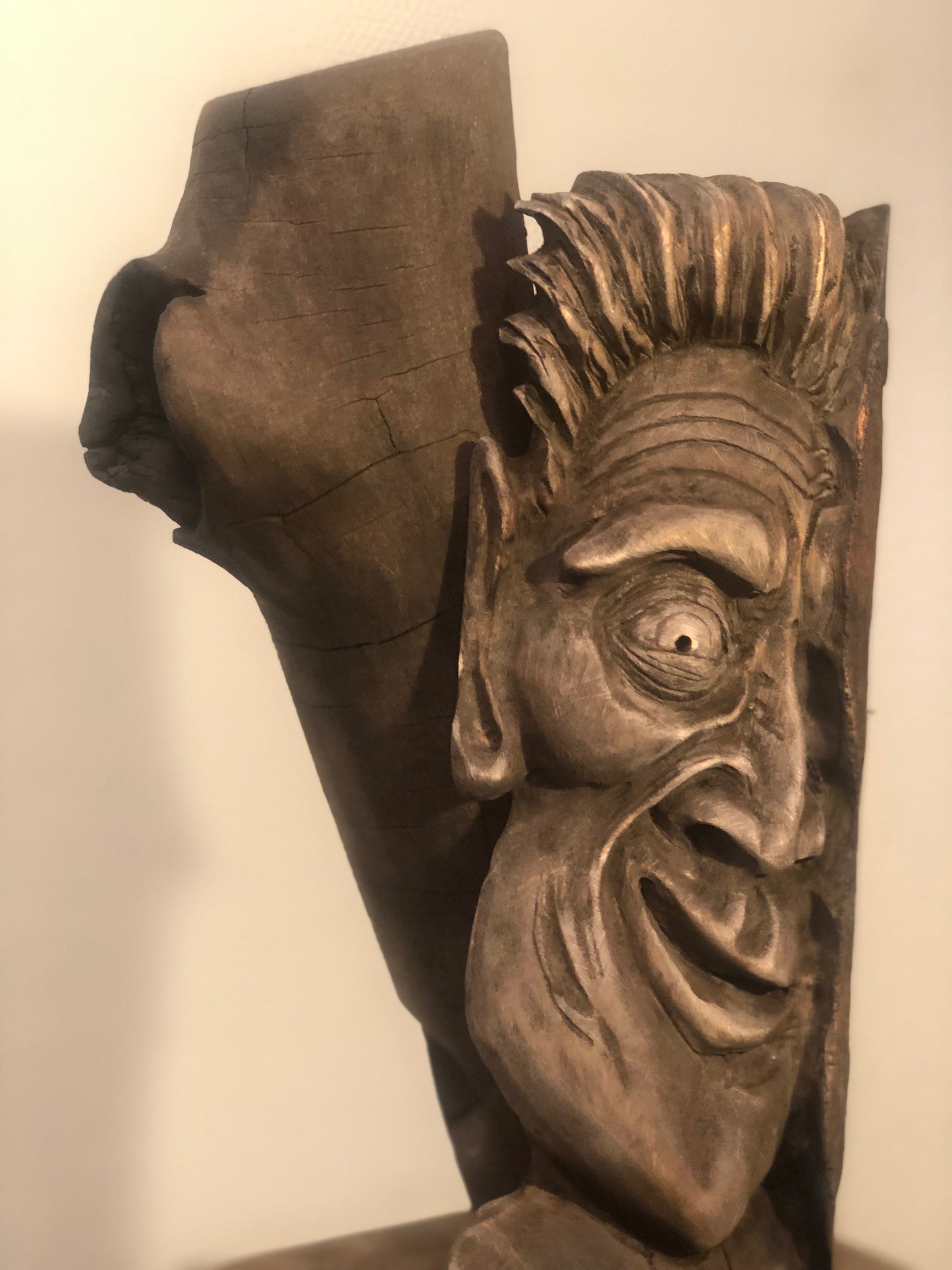 Eivindur - Håndskåret vinstativ av Bjørk og Lønn