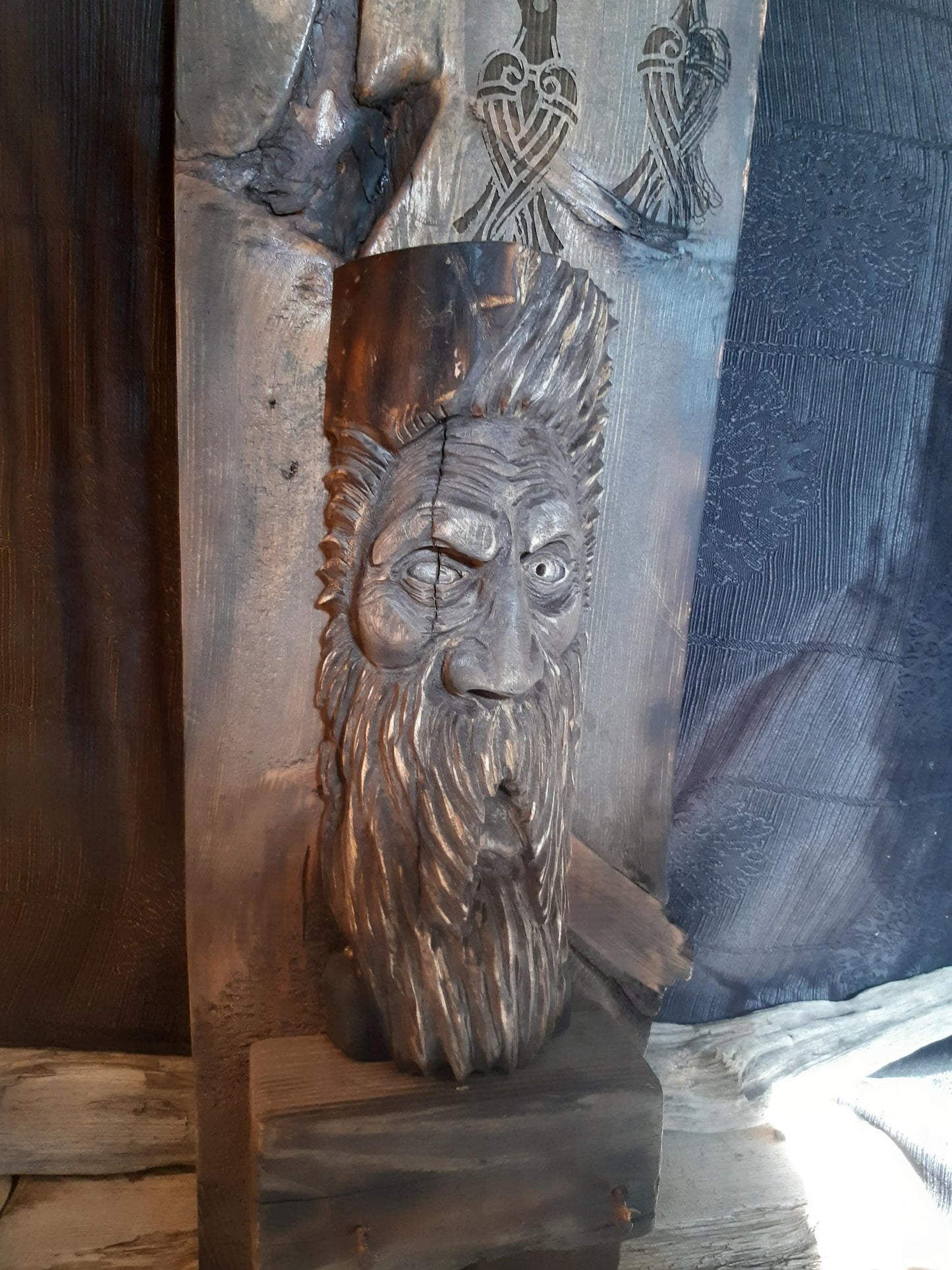 Odin -  håndskåret rustikk veggdekorasjon