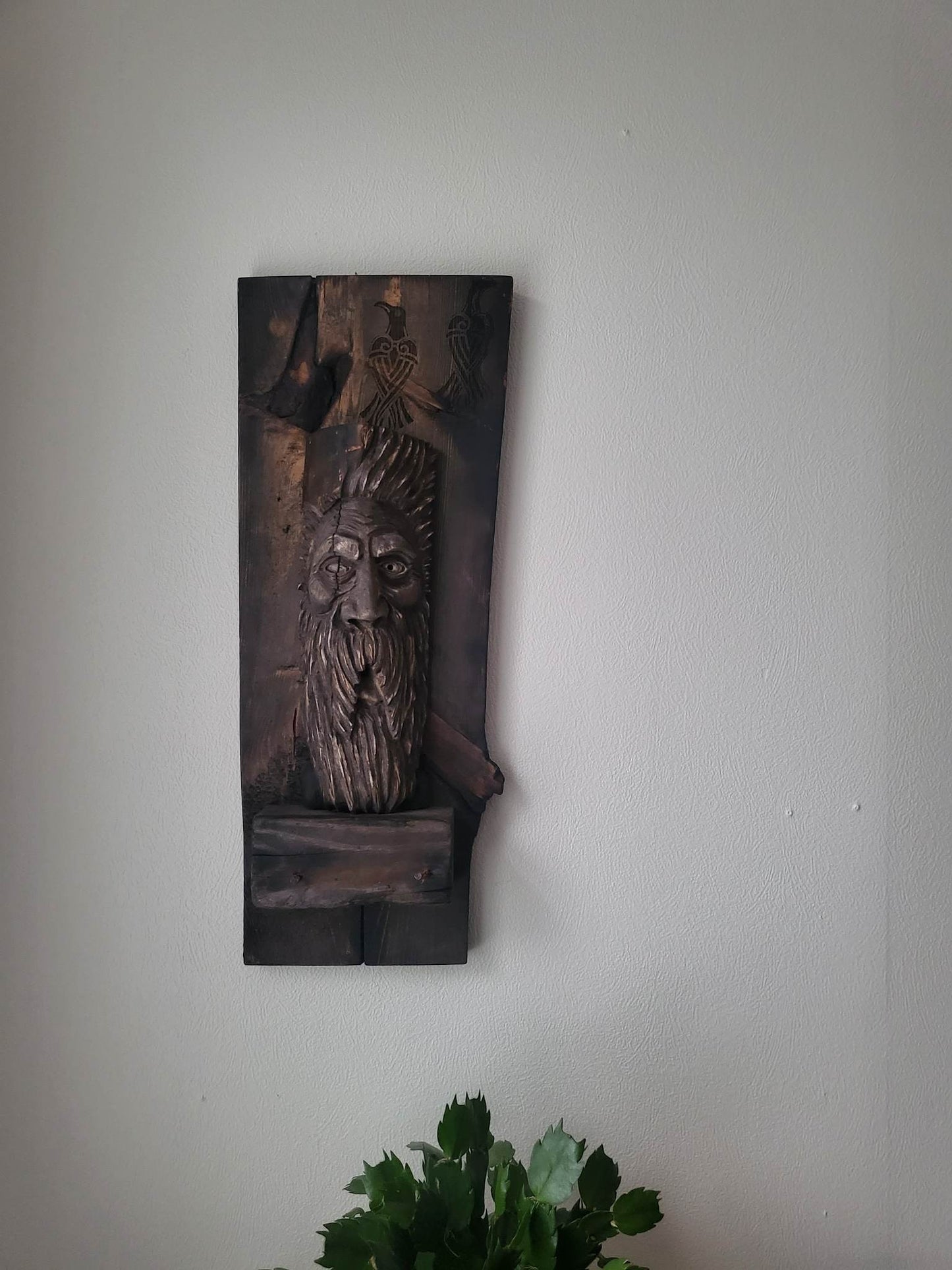 Odin -  håndskåret rustikk veggdekorasjon