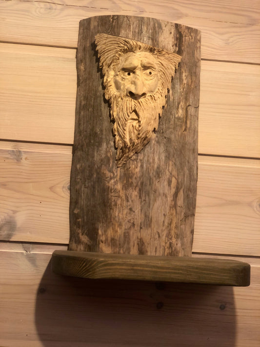 Hugleikr - Håndskåret veggdekorasjon/hylle