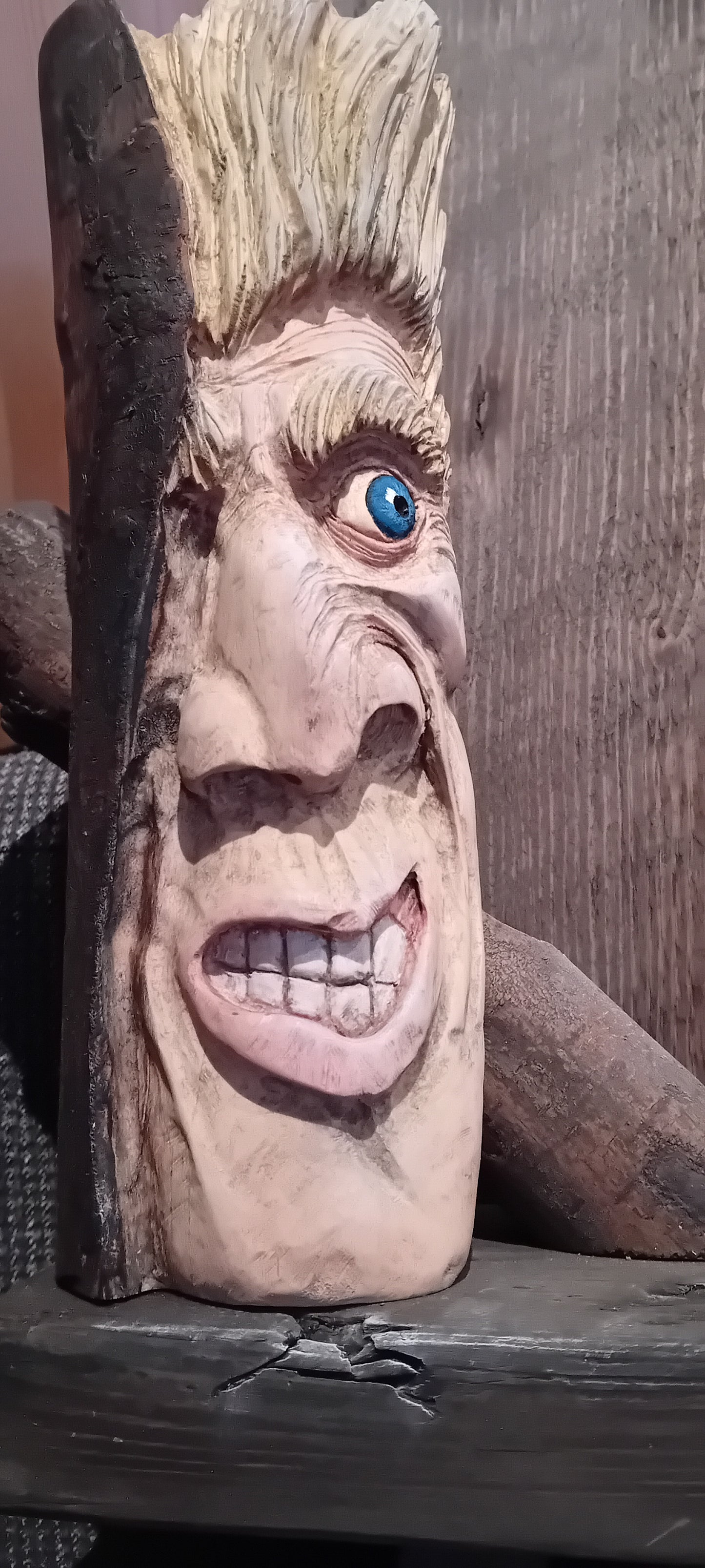 Toke: Vegghengt vinstativ