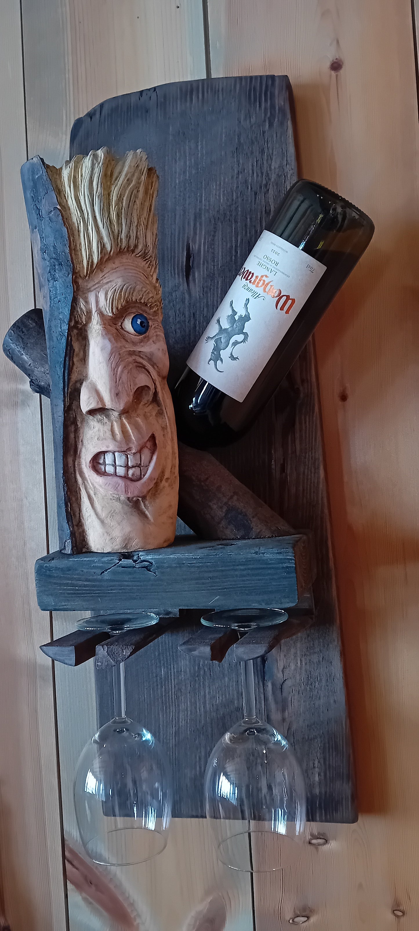 Toke: Vegghengt vinstativ