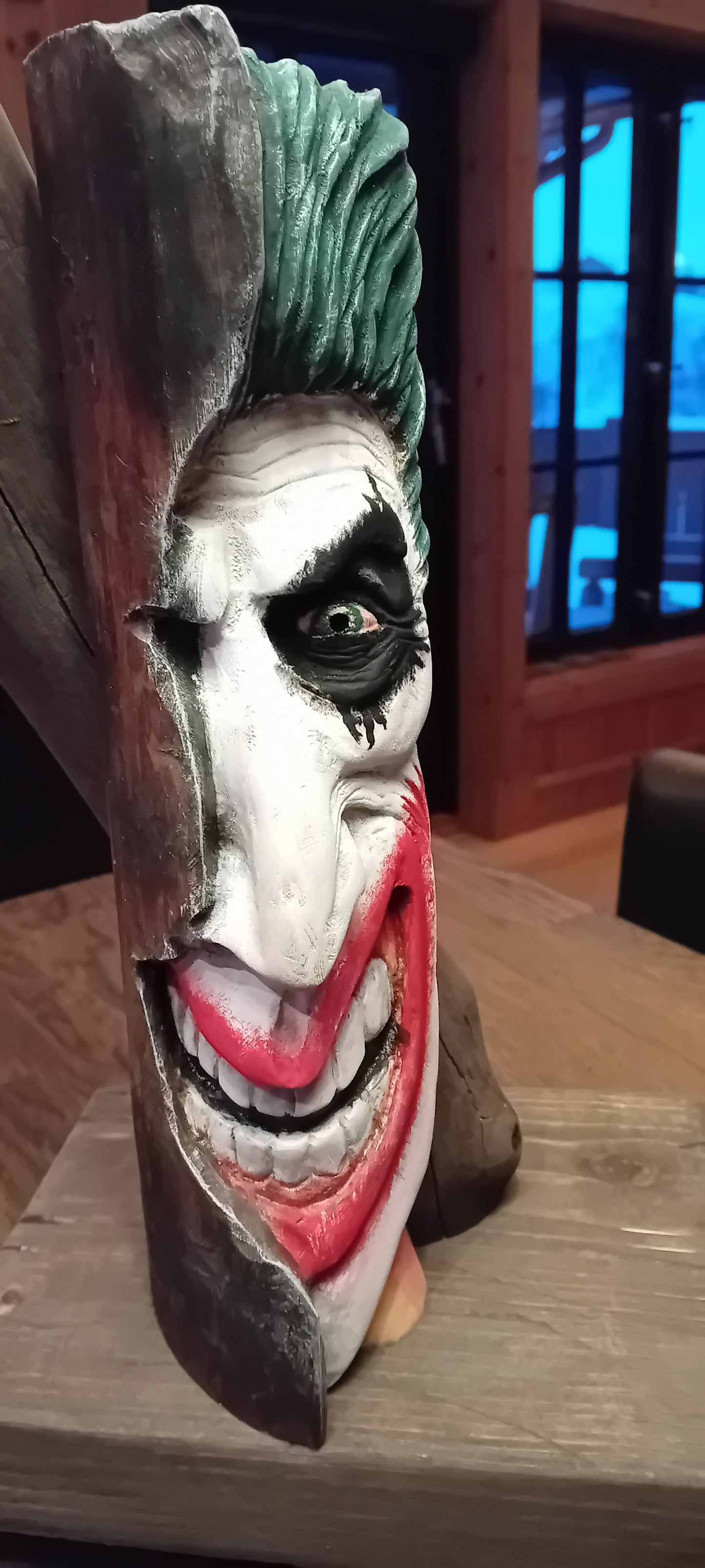 Vinstatil med utskjæring av The Joker