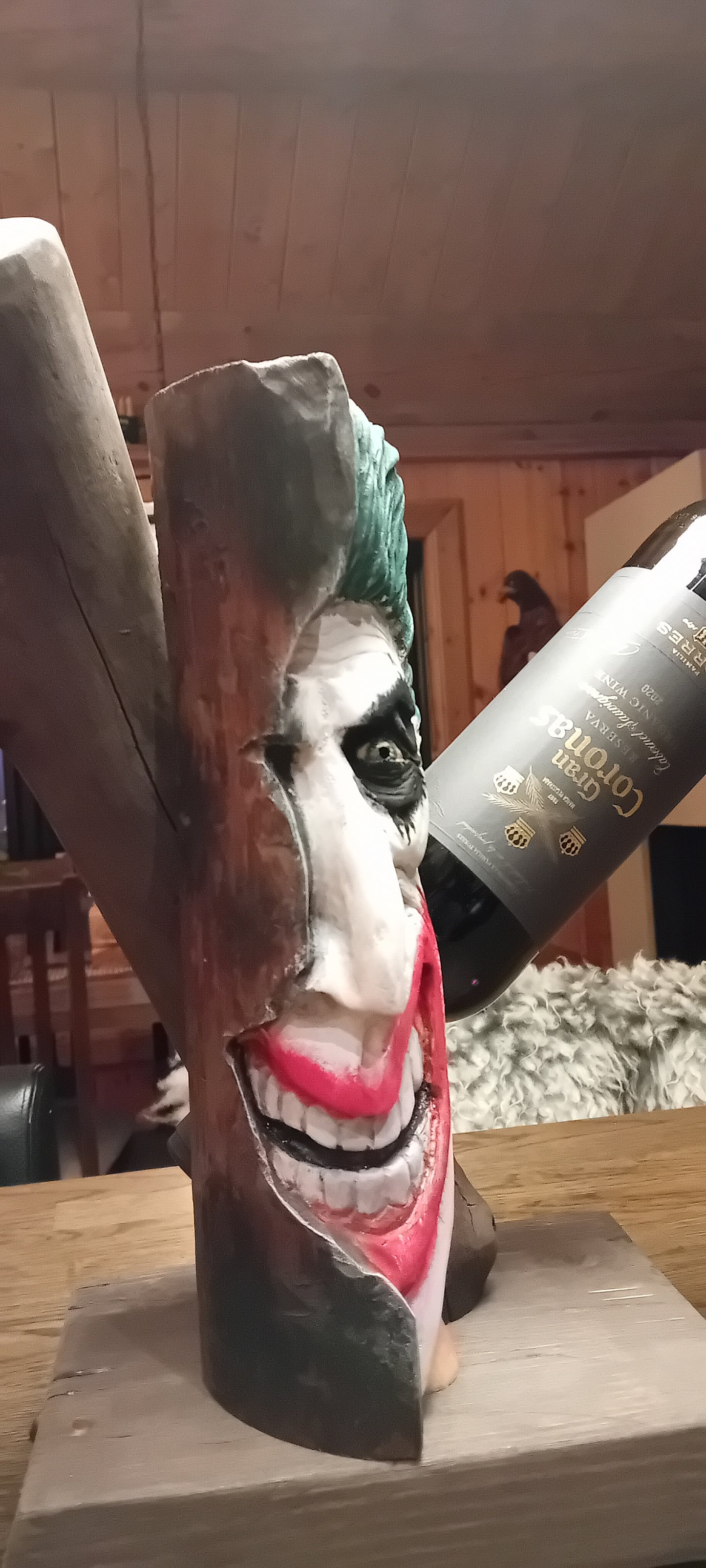 Vinstatil med utskjæring av The Joker