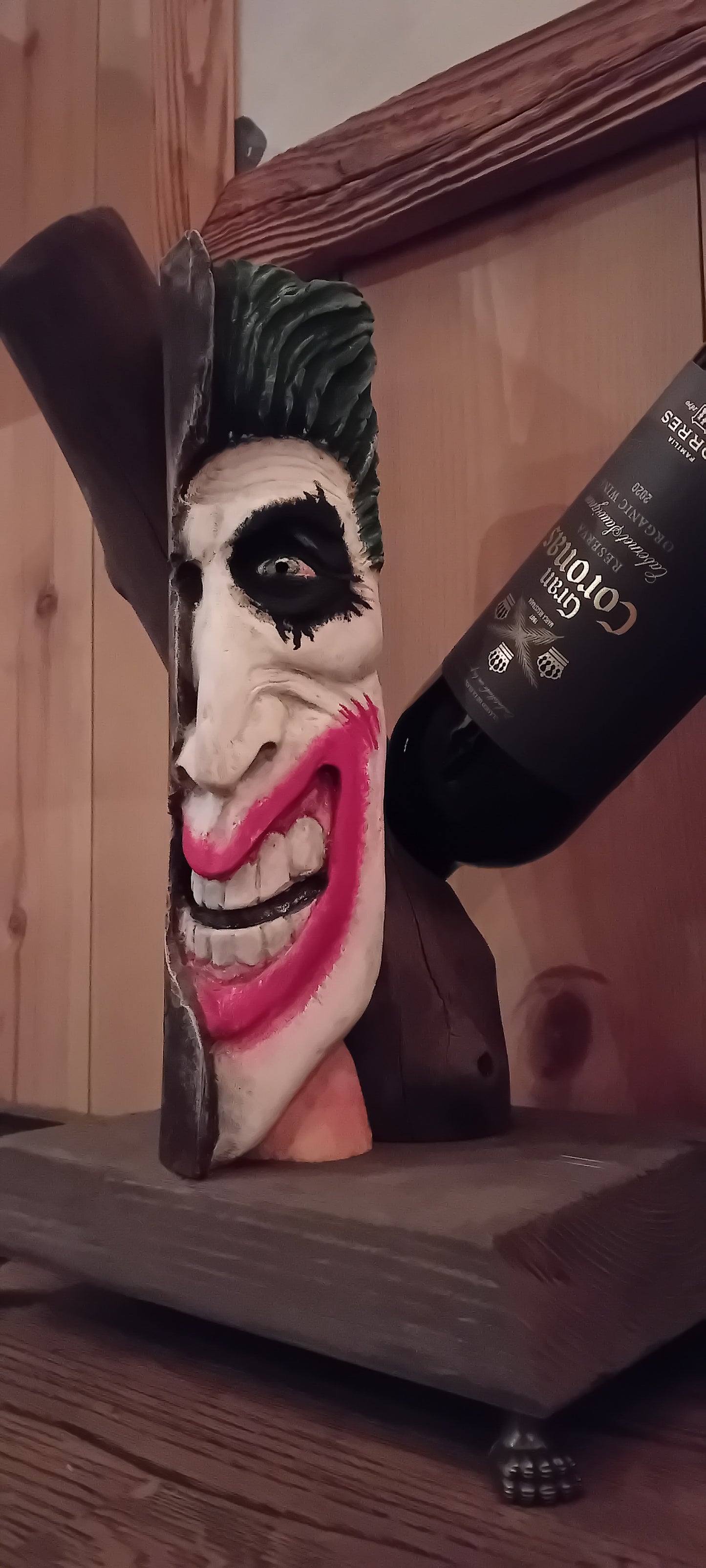 Vinstatil med utskjæring av The Joker