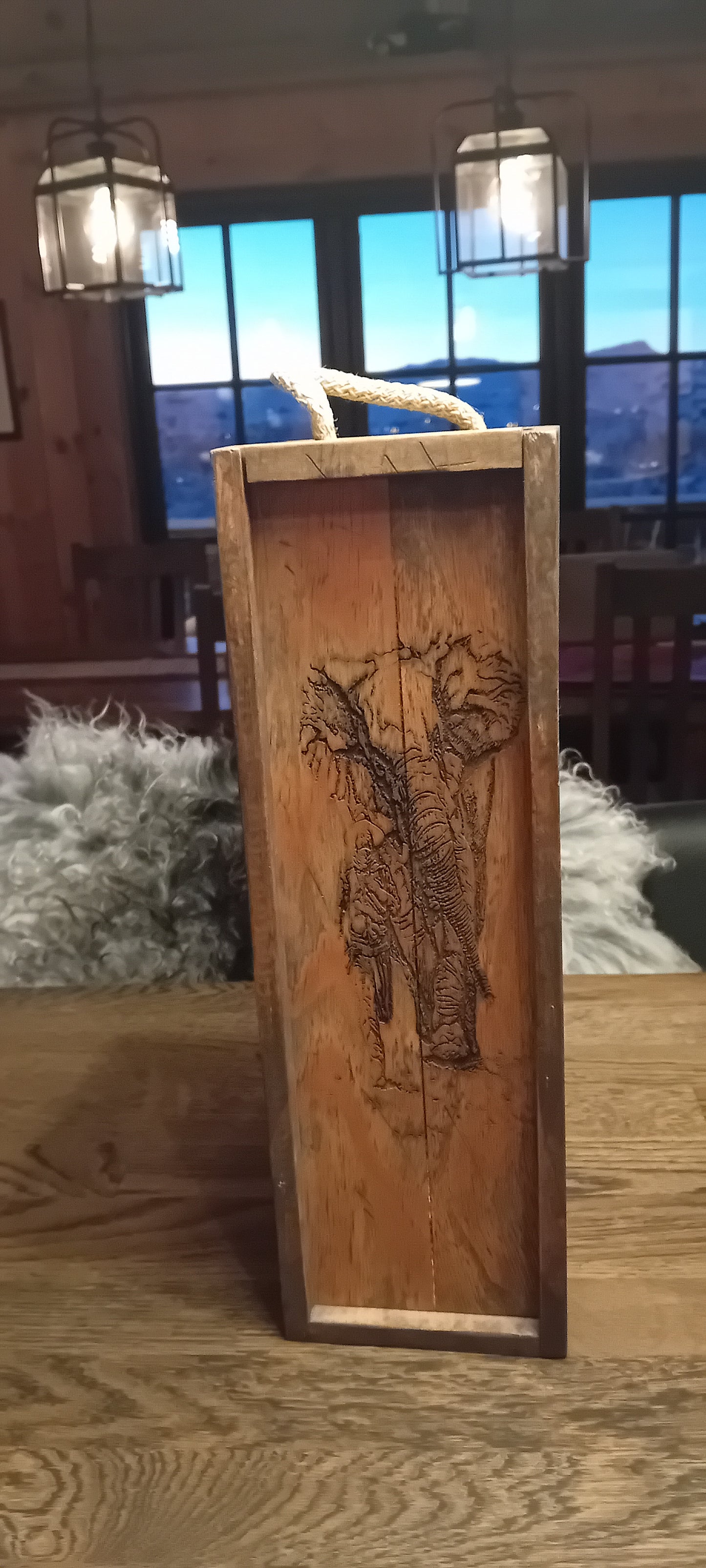 Vinkasse med gravert Elefantmotiv