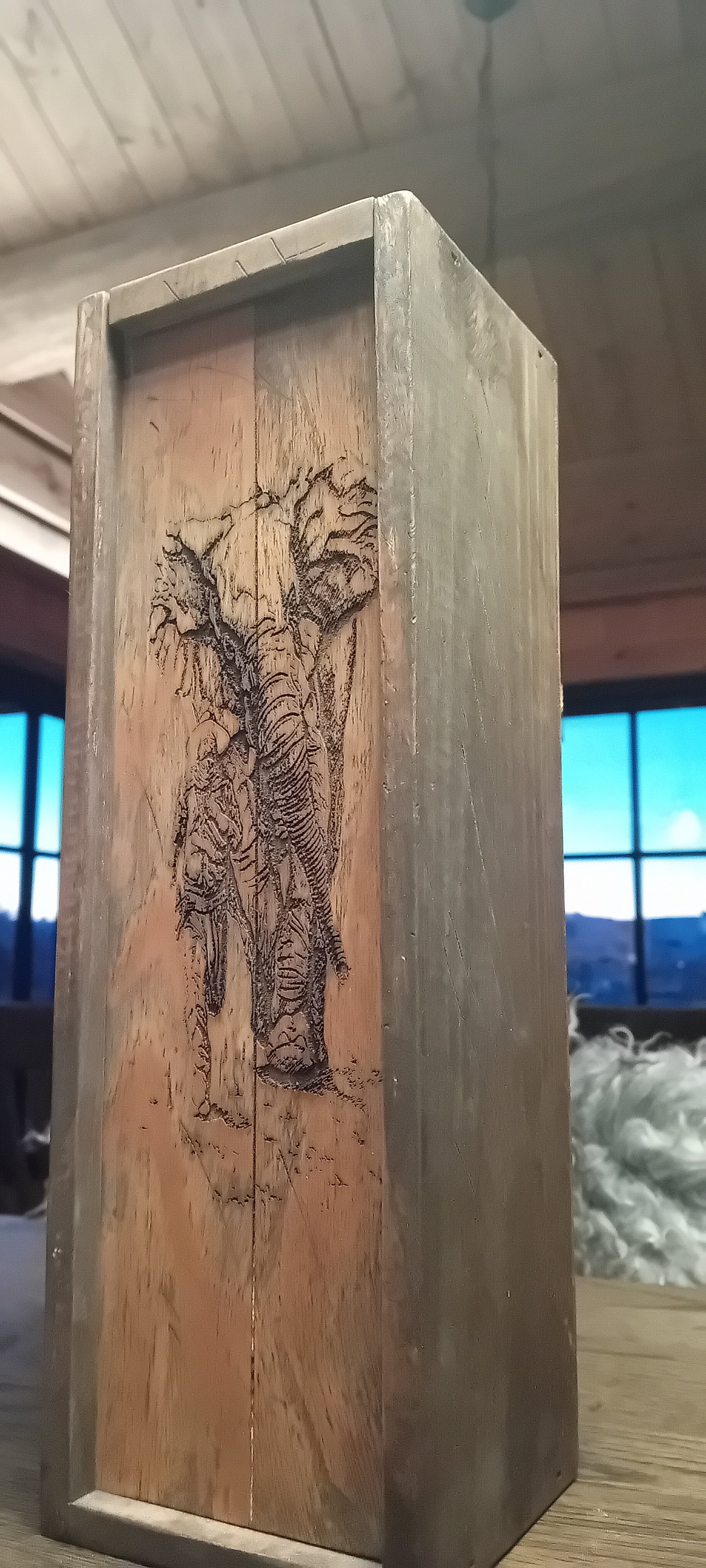 Vinkasse med gravert Elefantmotiv