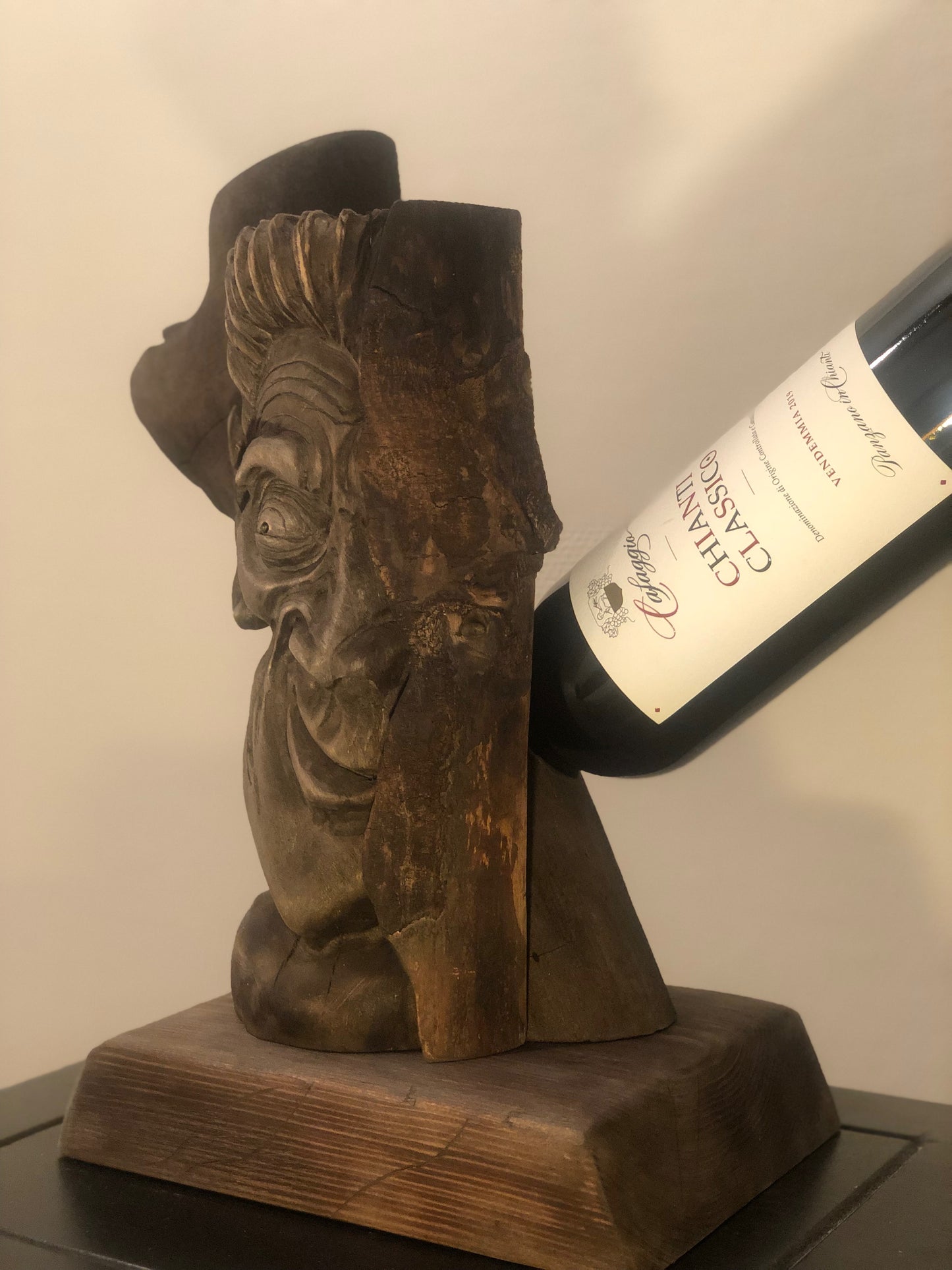 Eivindur - Håndskåret vinstativ av Bjørk og Lønn 