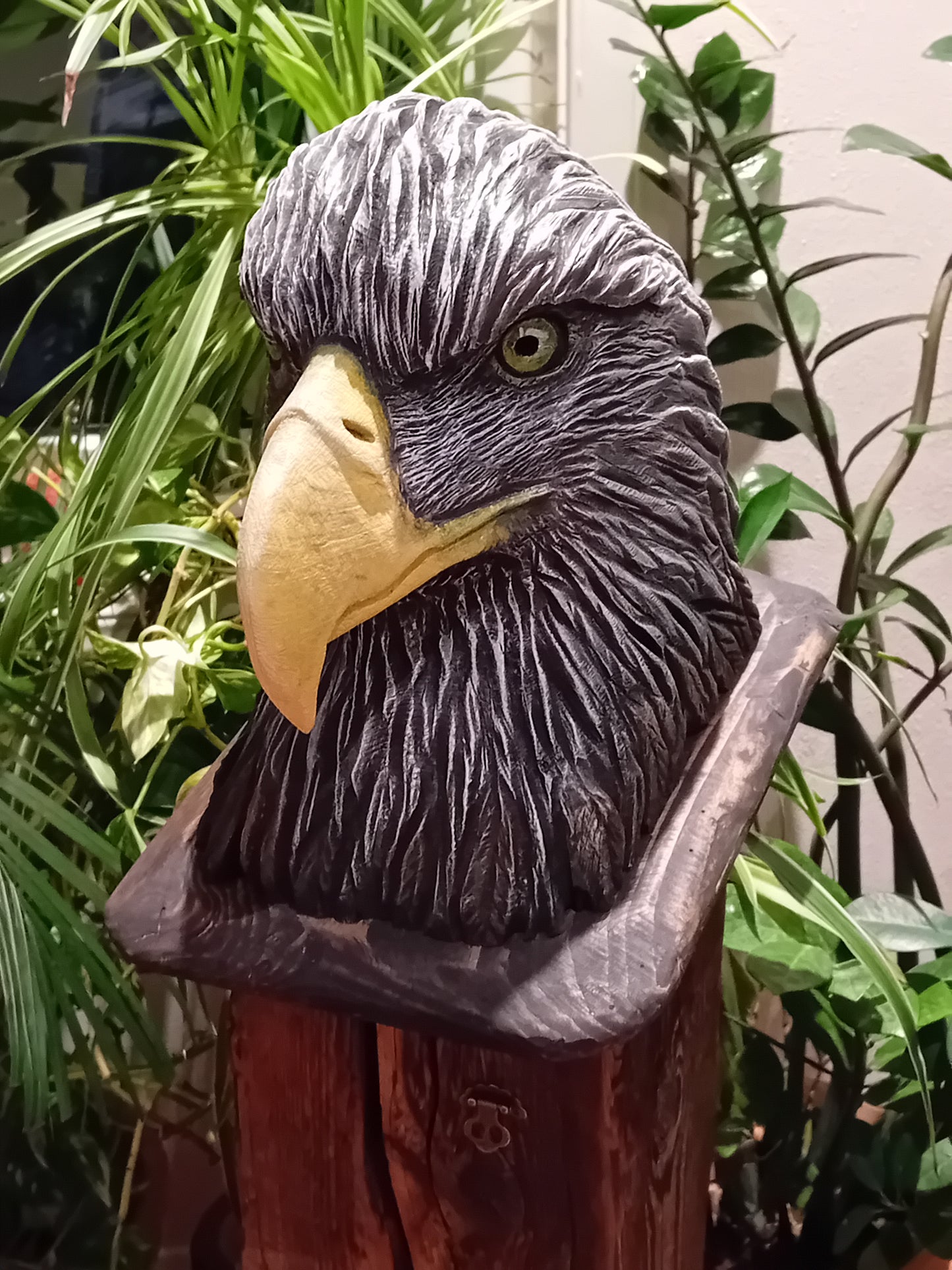 Shadow – Håndskåret Ørneskulptur