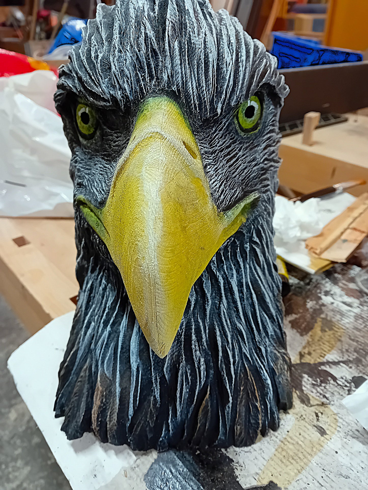 Shadow – Håndskåret Ørneskulptur