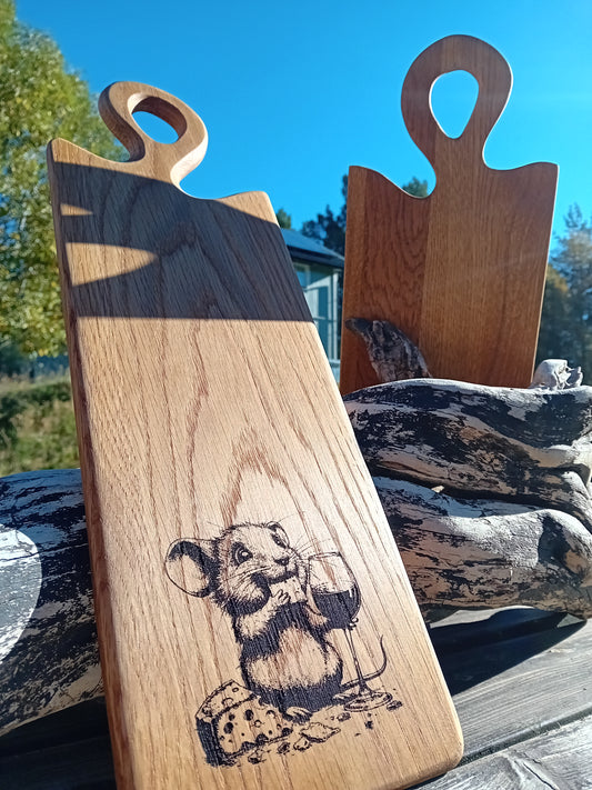 Håndlaget Skjærebrett/Serveringsbrett med musemotiv i Eik