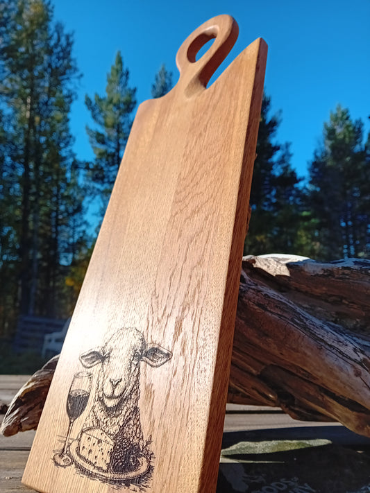 Håndlaget Skjærebrett/Serveringsbrett med Sauemotiv i Eik